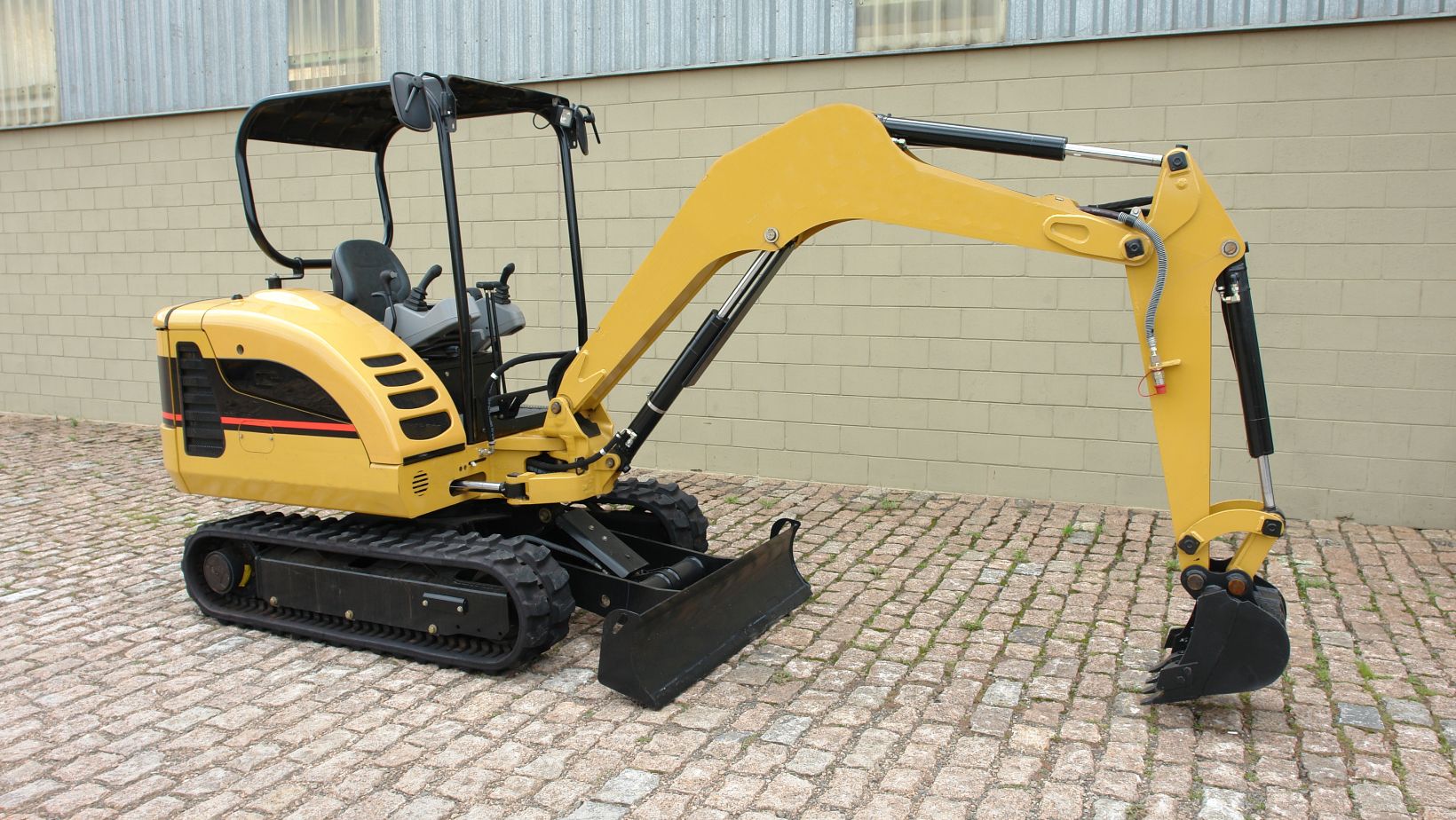 The Features and Benefits of a Chinese Mini Digger Machine