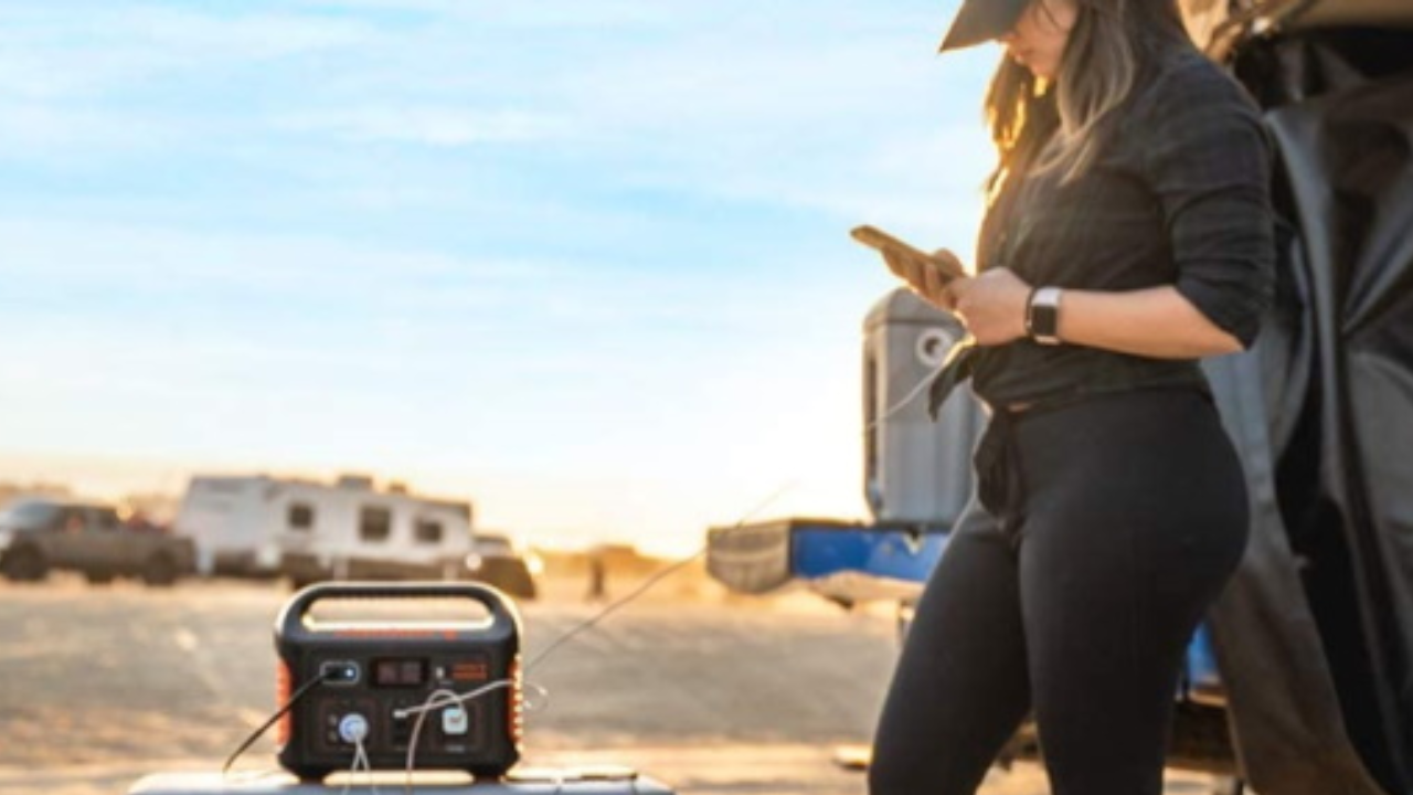 What are the Specifications and Capabilities of the Solar Panel Solar Generator?