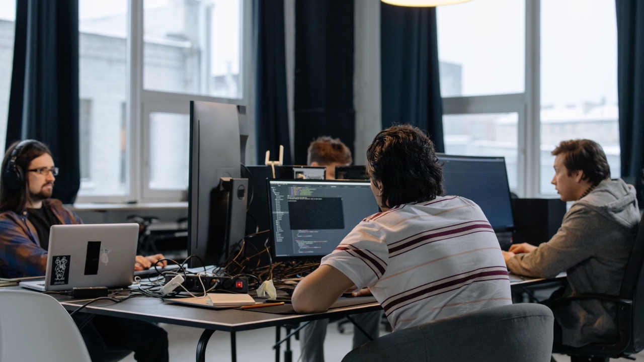 Five Charging Habits That Are Quietly Killing Your Laptop Battery