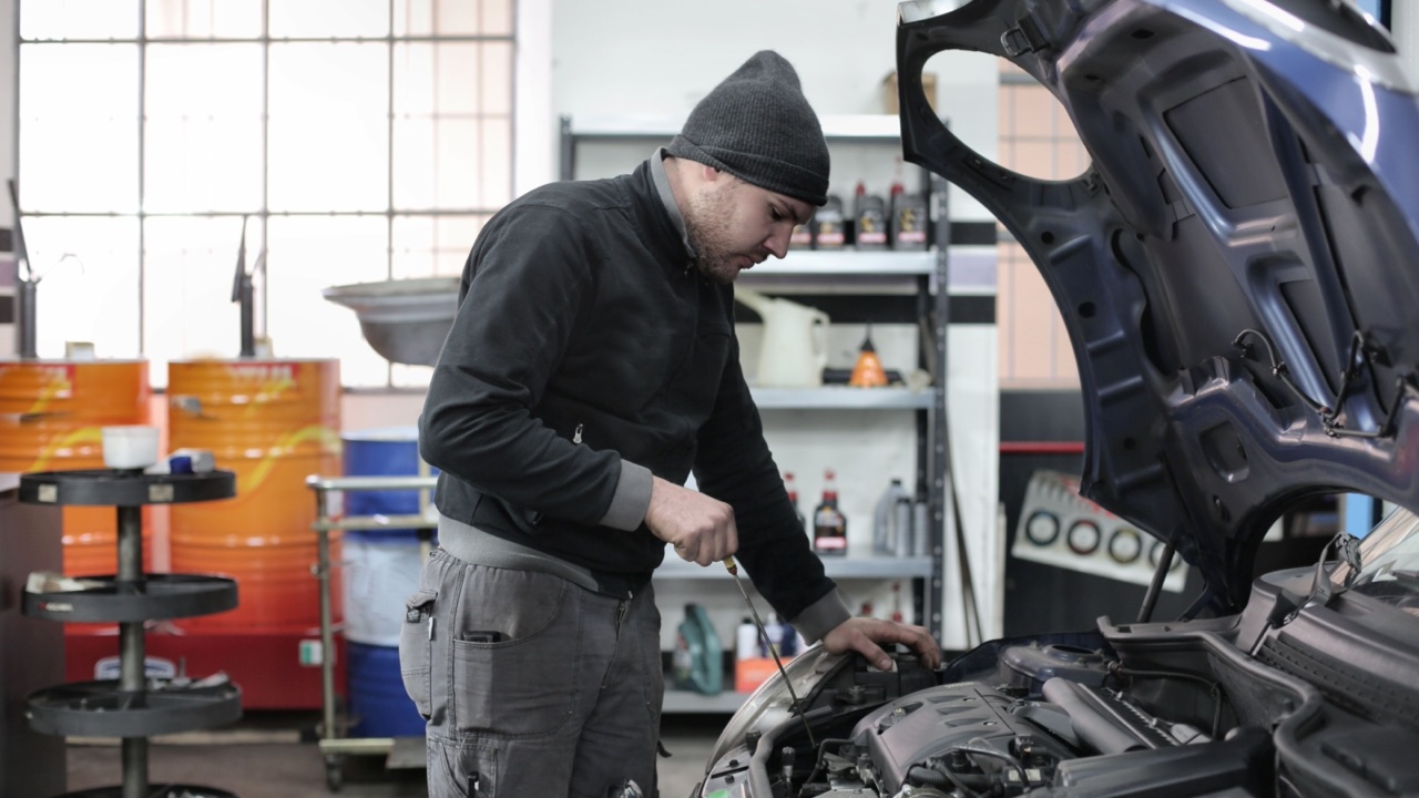 Why Your Check Engine Light Doesn't Tell You Everything — and What a Proper Scan Tool Actually Does